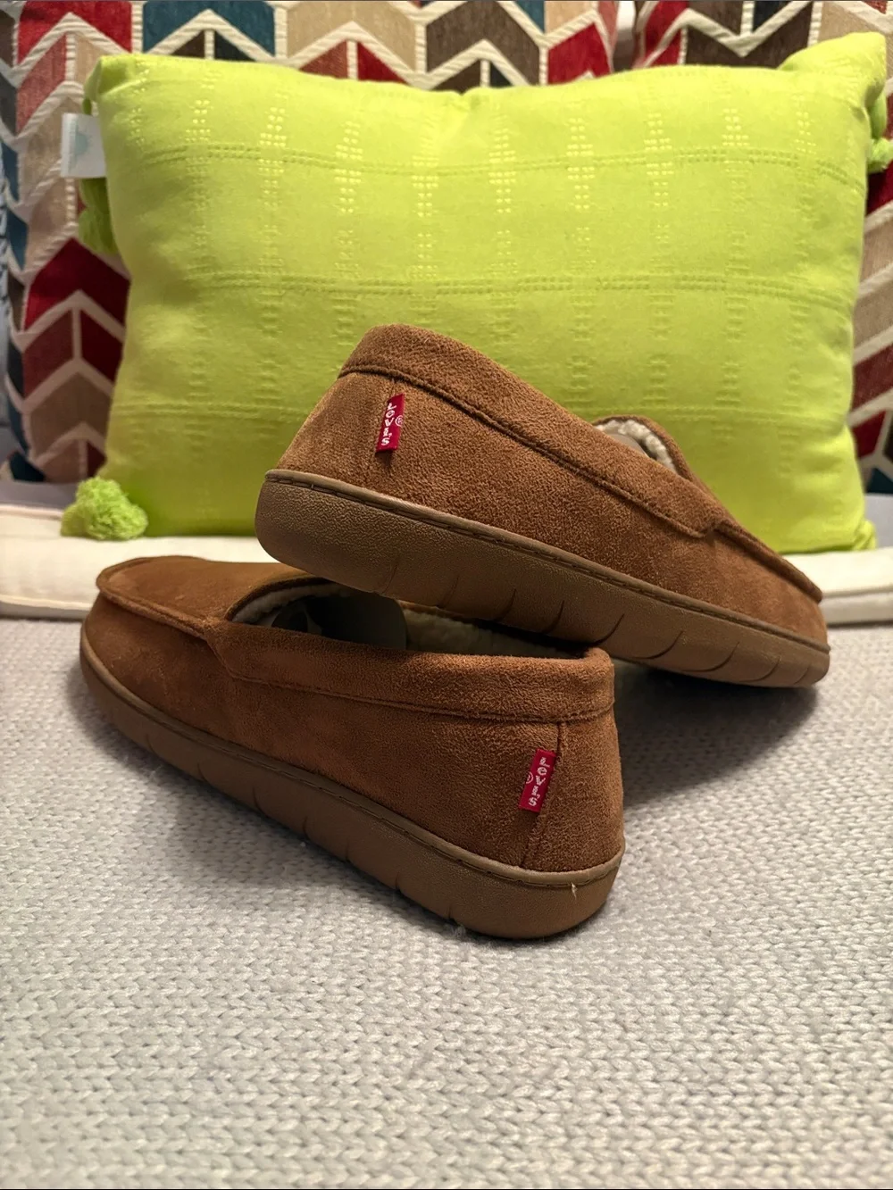 NIB Levi’s Memory Foam Unisex Slippers Size Medium 8-9